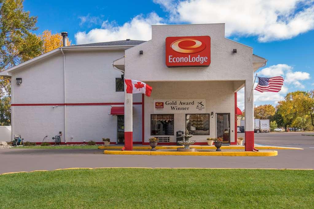 Econo Lodge Grand Forks Extérieur photo