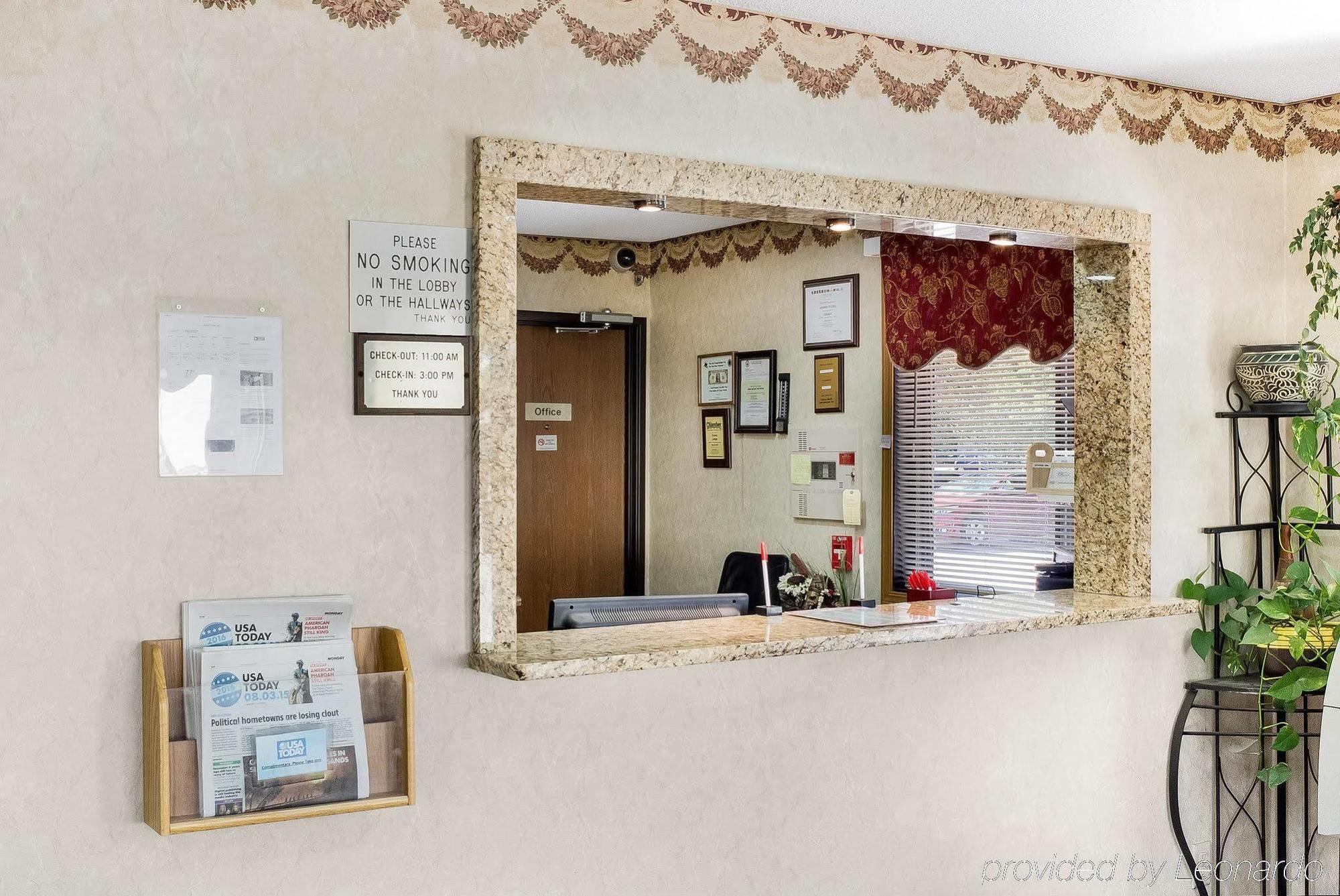 Econo Lodge Grand Forks Extérieur photo