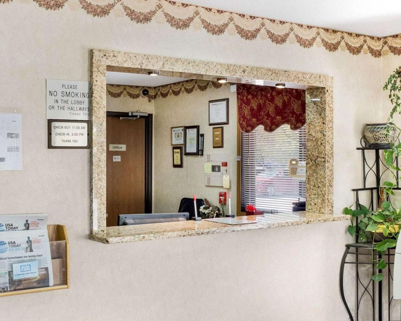 Econo Lodge Grand Forks Extérieur photo